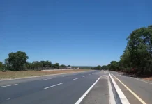 BR-135/MG tem bloqueio total, nesta quarta (28), por conta de detonação de rochas BR-135/MG tem bloqueio total, nesta quarta (28), por conta de detonação de rochas