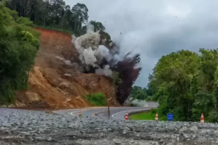 BR-364/MT será interditada, nesta sexta (16), para detonação de rocha em Nobres BR-364/MT será interditada, nesta sexta (16), para detonação de rocha em Nobres