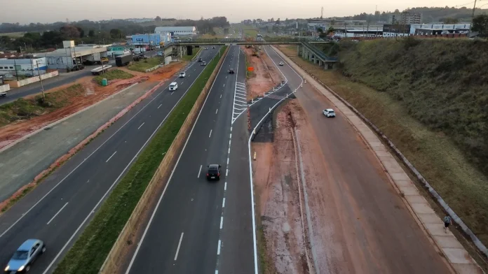 Liberado o tráfego na alça de acesso a shopping na SP-209, em Botucatu Liberado o tráfego na alça de acesso a shopping na SP-209, em Botucatu