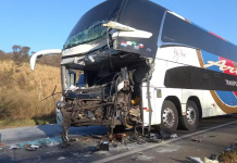 Acidente mata motorista de ônibus na BR-040/MG, em Esmeraldas Acidente mata motorista de ônibus na BR-040/MG, em Esmeraldas