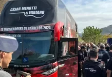 Ônibus da dupla César Menotti e Fabiano se envolve em acidente na BR-262/MG Ônibus da dupla César Menotti e Fabiano se envolve em acidente na BR-262/MG