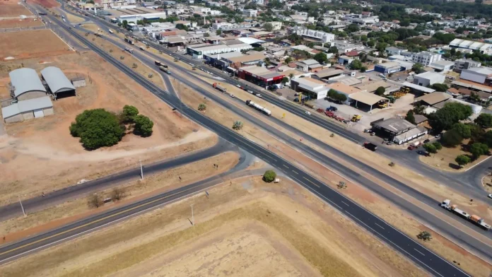 BR-163/MT terá desvios devido a obras de construção de viaduto, em Nova Mutum (MT) BR-163/MT terá desvios devido a obras de construção de viaduto, em Nova Mutum (MT)