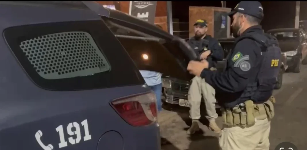 VÍDEO: Preso o líder de crime organizado que extorquia vítimas de roubo de cargas VÍDEO: Preso o líder de crime organizado que extorquia vítimas de roubo de cargas