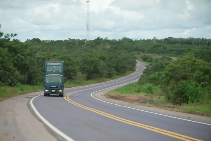 Rodovias BR-163 e BR-230 recebem serviços entre Mato Grosso e Pará Rodovias BR-163 e BR-230 recebem serviços entre Mato Grosso e Pará