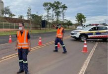 Obras alteram o tráfego na Estrada Vicinal Plácido Lorenzeti, em S. Cruz do Rio Pardo (SP) Obras alteram o tráfego na Estrada Vicinal Plácido Lorenzeti, em S. Cruz do Rio Pardo (SP)