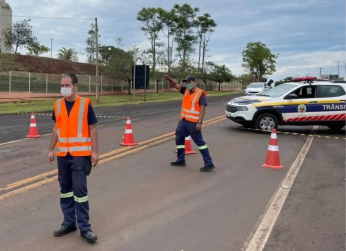 Acesso a Santa Cruz do Rio Pardo pela SPA-007/327 terá operação 'Pare-e-Siga' Acesso a Santa Cruz do Rio Pardo pela SPA-007/327 terá operação 'Pare-e-Siga'