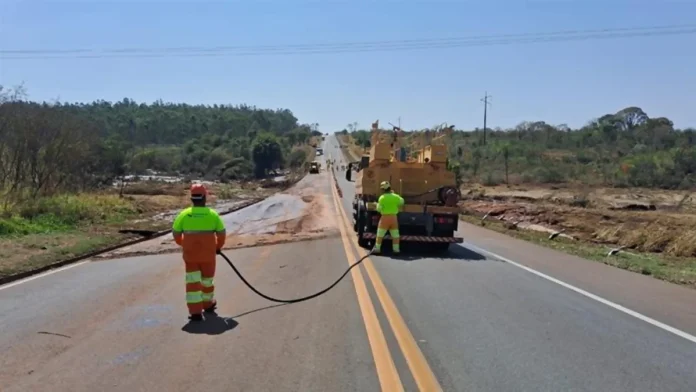 VÍDEO: BR-163/MS tem 'Pare-e-Siga" no km 500, danificado por rompimento de barragem VÍDEO: BR-163/MS tem 'Pare-e-Siga" no km 500, danificado por rompimento de barragem