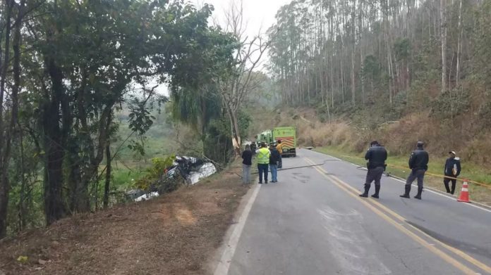 SP-050 está interditada após tombamento de caminhão-tanque SP-050 está interditada após tombamento de caminhão-tanque