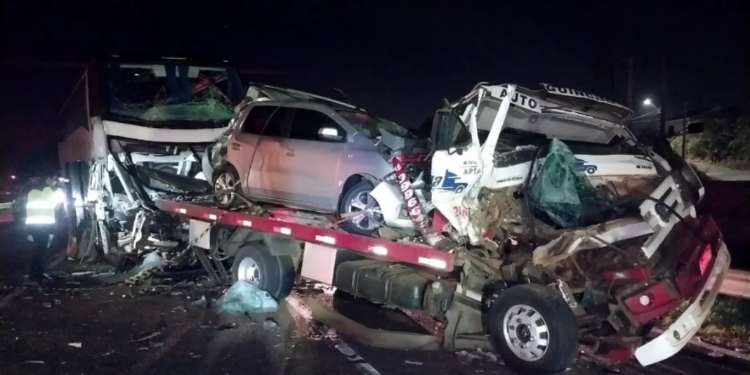 Motorista da Catarinense morre em colisão contra guincho na BR-277/PR Motorista da Catarinense morre em colisão contra guincho na BR-277/PR