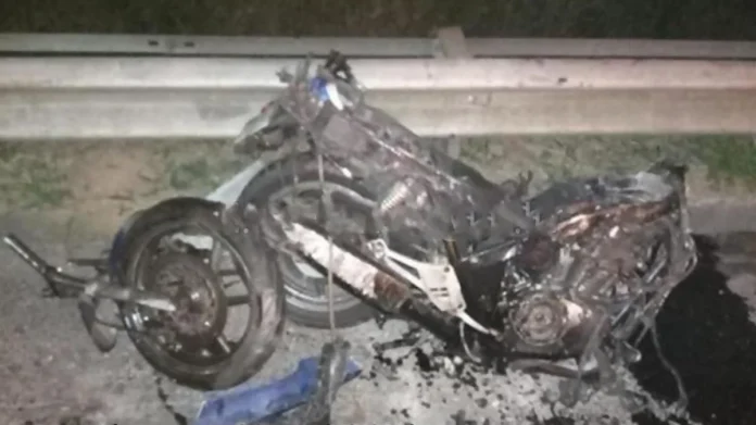 Motoqueiro morre em acidente com carreta na Rodovia dos Bandeirantes (SP-348), em Jundiaí Motoqueiro morre em acidente com carreta na Rodovia dos Bandeirantes (SP-348), em Jundiaí