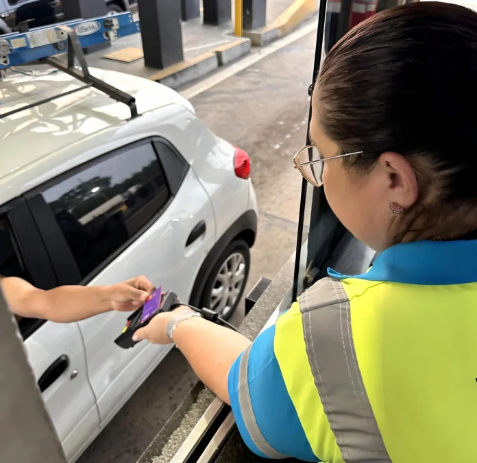 Depois de 4 anos de operação, Eixo SP resolve aceitar pagamento de pedágio com cartão Depois de 4 anos de operação, Eixo SP resolve aceitar pagamento de pedágio com cartão