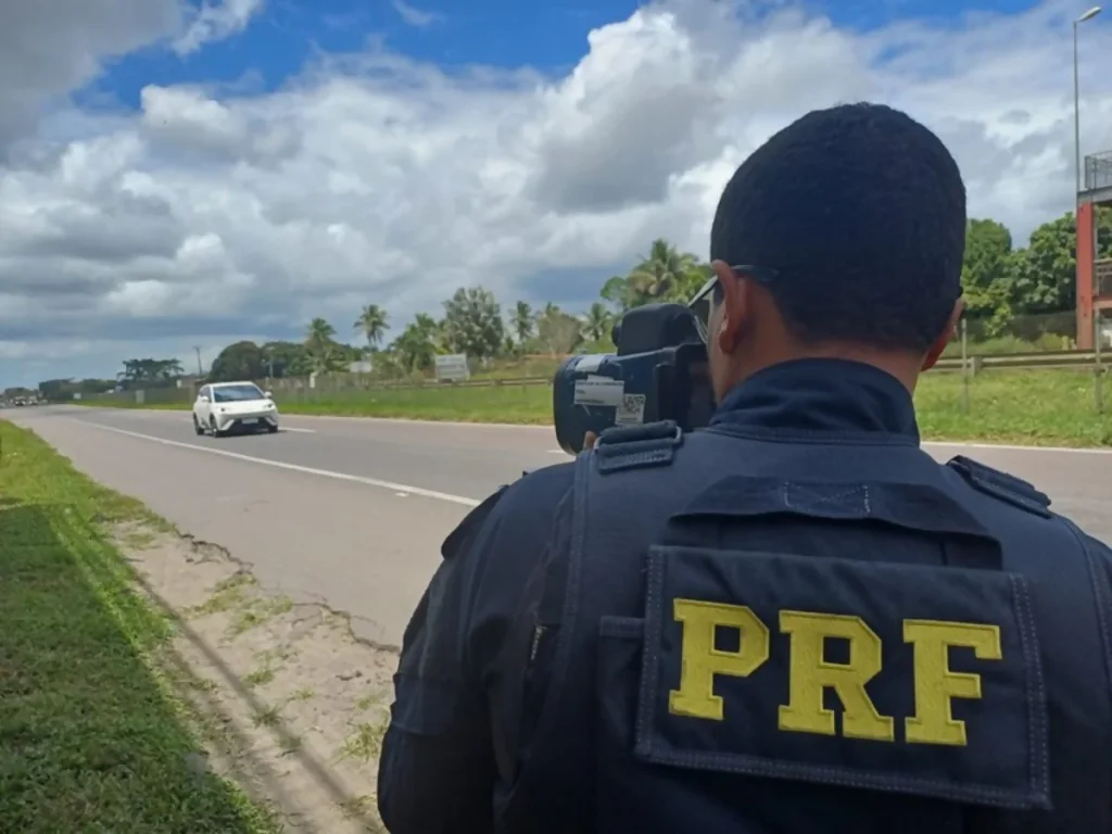 PRF da Bahia flagra, em 16 horas, mais de 710 veículos em excesso de velocidade
