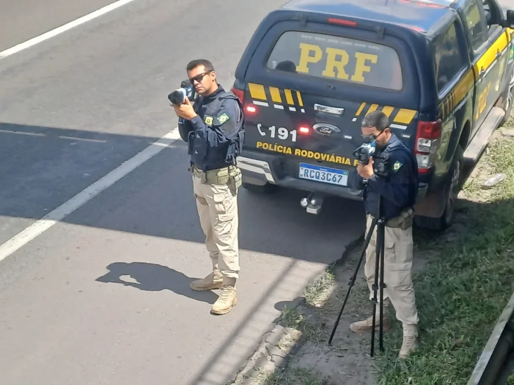 PRF da Bahia flagra, em 16 horas, mais de 710 veículos em excesso de velocidade