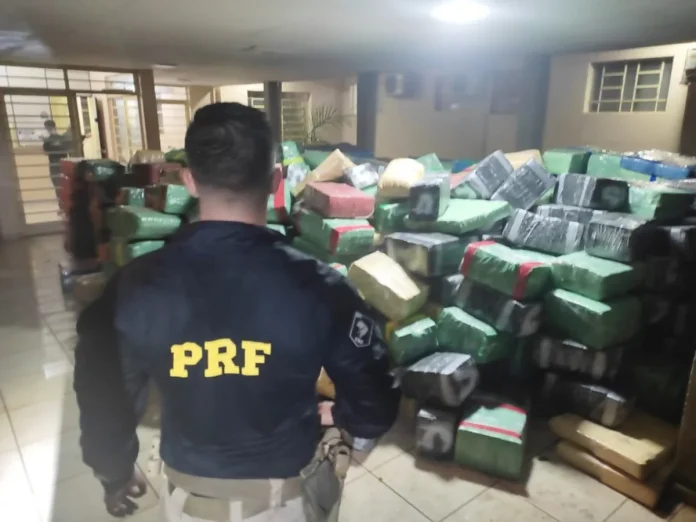 VÍDEO: PRF apreende mais de 14 toneladas de maconha, entre SP e Paraná VÍDEO: PRF apreende mais de 14 toneladas de maconha, entre SP e Paraná