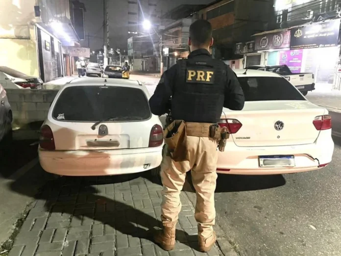 Dois homens são presos pela PRF por participarem de 'racha" na Via Dutra, no RJ Dois homens são presos pela PRF por participarem de 'racha" na Via Dutra, no RJ
