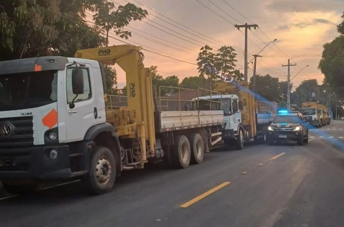 PRF apreende 5 caminhões com registros de roubo a serviço do Dnit na BR-432/RR PRF apreende 5 caminhões com registros de roubo a serviço do Dnit na BR-432/RR