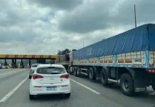 Pedágios da Rodovia dos Tamoios começam a cobrar eixo suspenso no dia 12 Pedágios da Rodovia dos Tamoios começam a cobrar eixo suspenso dia 12