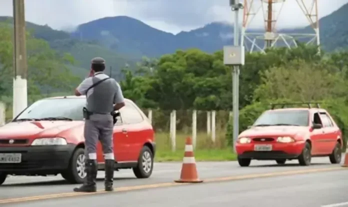 Rodovia dos Tamoios será bloqueada para aferição de radar, nesta quarta (11) Rodovia dos Tamoios será bloqueada para aferição de radar, nesta quarta (11)