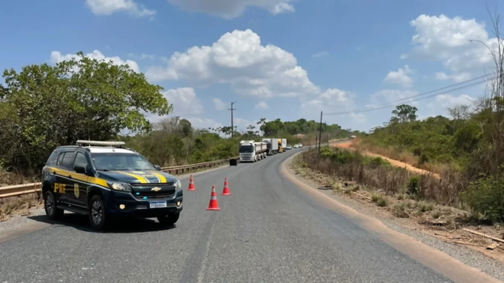 Caminhoneiro drogado é preso após envolver-se em acidente na BR-010/MA, em Açailândia
