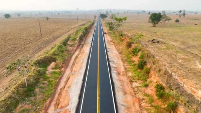Rodovia BR-317/AC é recuperada pelo Dnit em 36 quilômetros, entre Xapuri (AC) e Epitaciolândia (AC). Usuários terão mais segurança.