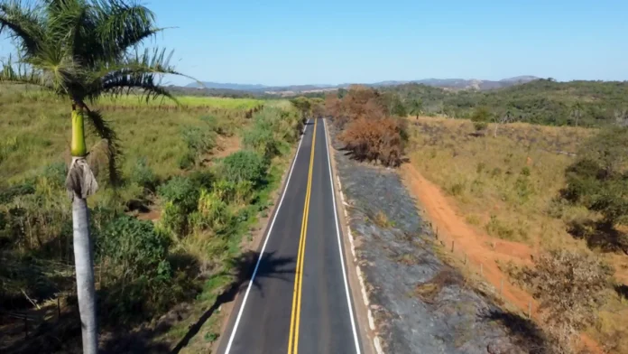 Trecho da BR-352/MG é revitalizado entre Pitangui e Pará de Minas Trecho da BR-352/MG é revitalizado entre Pitangui e Pará de Minas
