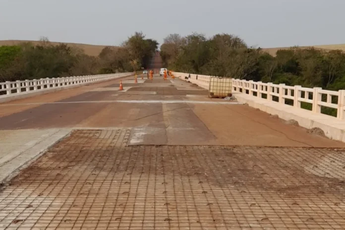 Ponte na PR-180 será interditada totalmente, a partir desta terça-feira (10) Ponte na PR-180 será interditada totalmente, a partir desta terça-feira (10)