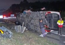 Ônibus da 1001 tomba com 45 fiéis na BR-365 e deixa feridos, no RJ Ônibus da 1001 tomba com 45 fiéis na BR-365 e deixa feridos, no RJ