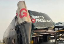 Ônibus de dupla João Neto & Frederico e carreta se envolvem em acidente na BR-040/MG Ônibus de dupla João Neto & Frederico e caminhão se envolvem em acidente na BR-040/MG