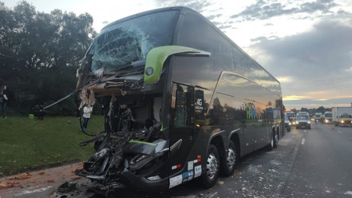 Motorista da Garcia morre ao colidir contra caminhão na Freeway (BR-290/RS) Motorista da Garcia morre ao colidir contra caminhão na Freeway (BR-290/RS)