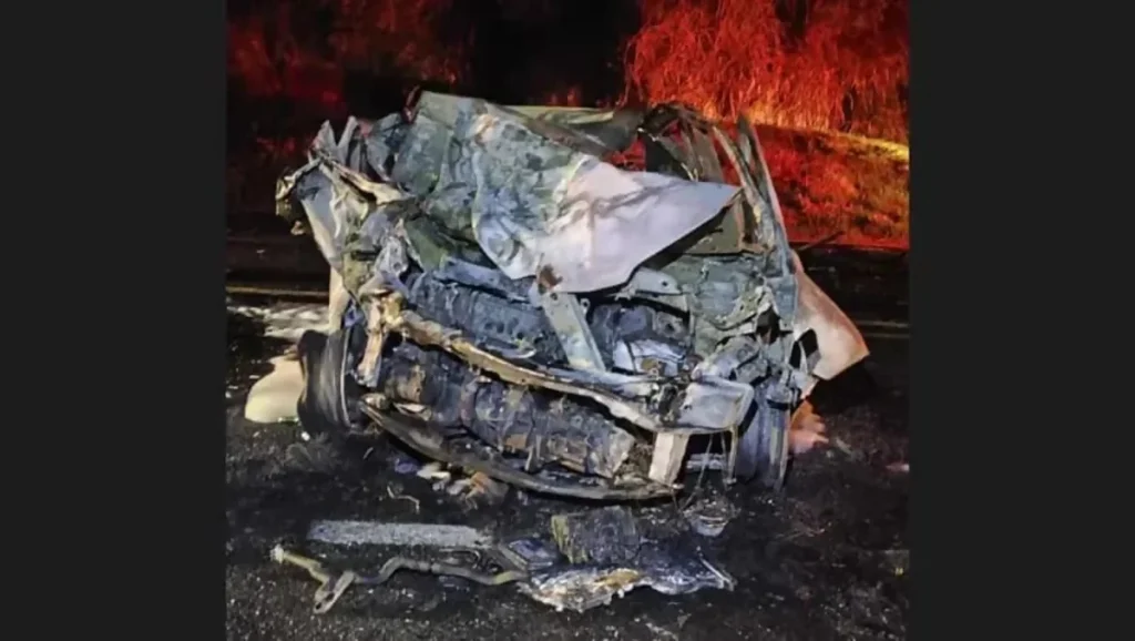 Acidente na PR-444 com ônibus e carros deixa dois mortos carbonizados e um ferido grave