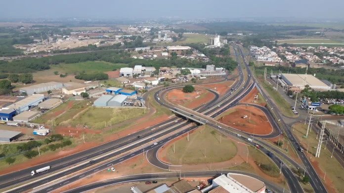 Obras alteram o tráfego no 'Trevo do Laranjão', em Paulínia (SP), neste sábado (21) Obras alteram o tráfego no 'Trevo do Laranjão', em Paulínia (SP), neste sábado (21)
