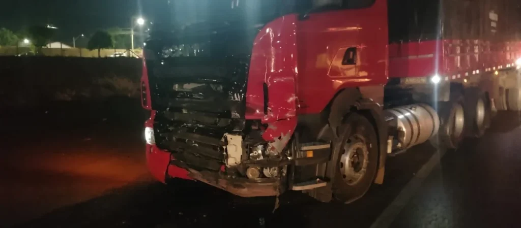 MORTES: Ultrapassagem proibida em congestionamento na BR-050 mata 2 pessoas em Goiás. Foto: Divulgação/PRF