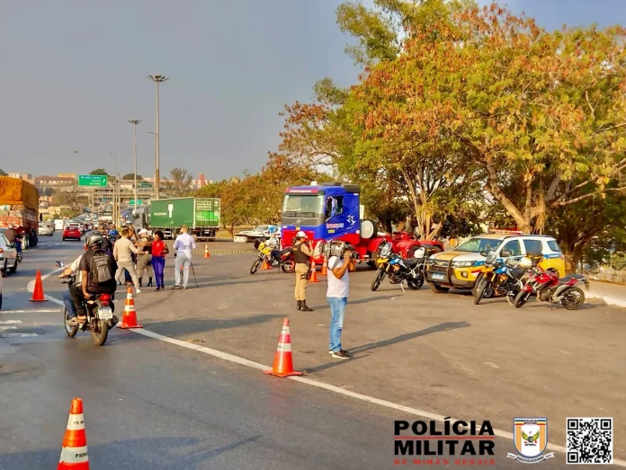 "Operação Duas Rodas" prende dois motoqueiros e apreende 17 motos, em Minas "Operação Duas Rodas" prende dois motoqueiros e apreende 17 motos, em Minas