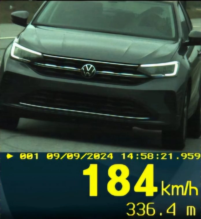 PRF flagra carros a 184 km/h no Contorno Viário de Florianópolis (BR-101/SC)