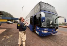 VÍDEO: Ônibus com diversas irregularidades é apreendido na BR-277, em Céu Azul (PR) VÍDEO: Ônibus com diversas irregularidades é apreendido na BR-277, em Céu Azul (PR)