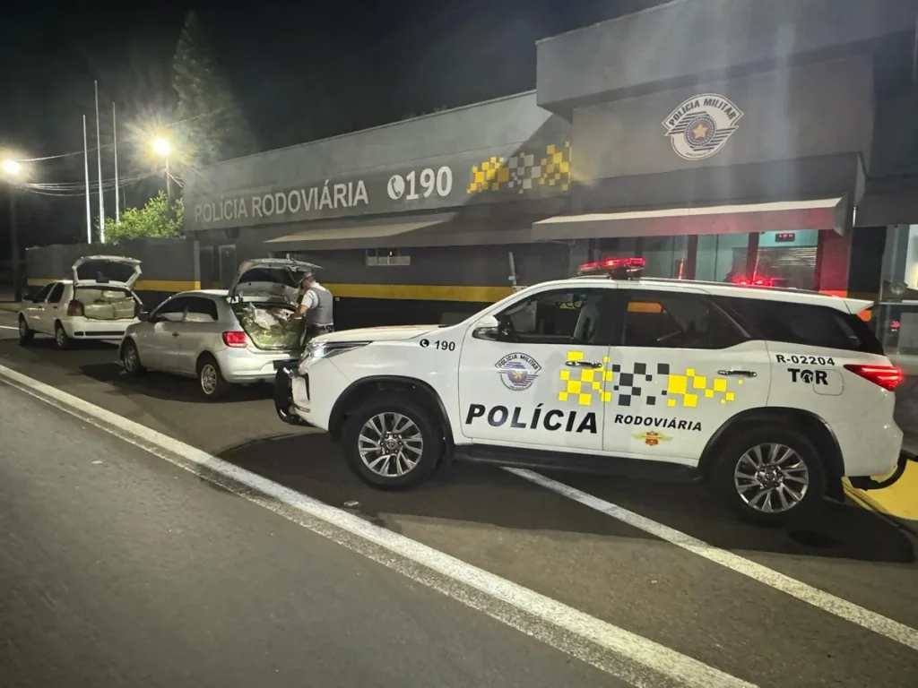 VW Gol com mais de R$86 mil de débitos é apreendido em fiscalização da PMRv na SP-294