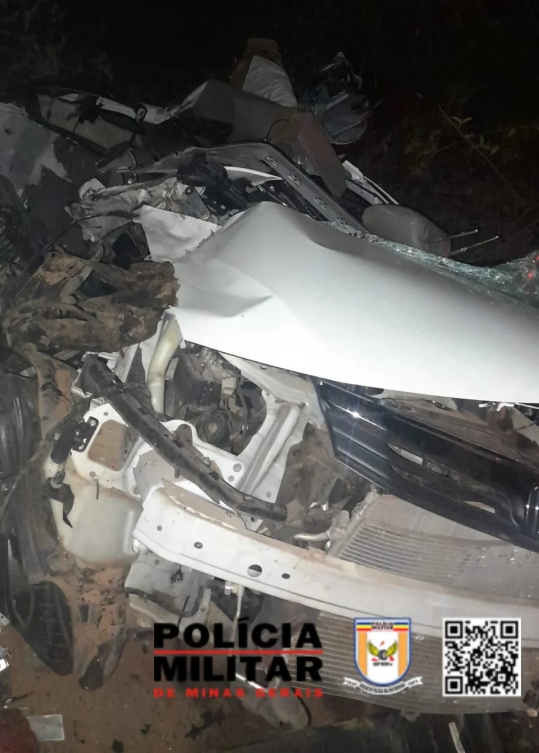 Motorista faz ultrapassagem irregular e causa acidente com três mortes na LMG-831 Motorista faz ultrapassagem irregular e causa acidente com três mortes na LMG-831