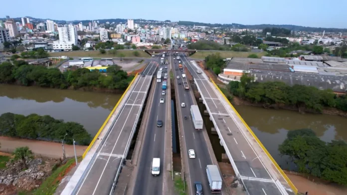 Pontes sobre o Rio dos Sinos são liberadas ao tráfego, na BR-116/RS, em São Leopoldo Pontes sobre o Rio dos Sinos são liberadas ao tráfego, na BR-116/RS, em São Leopoldo