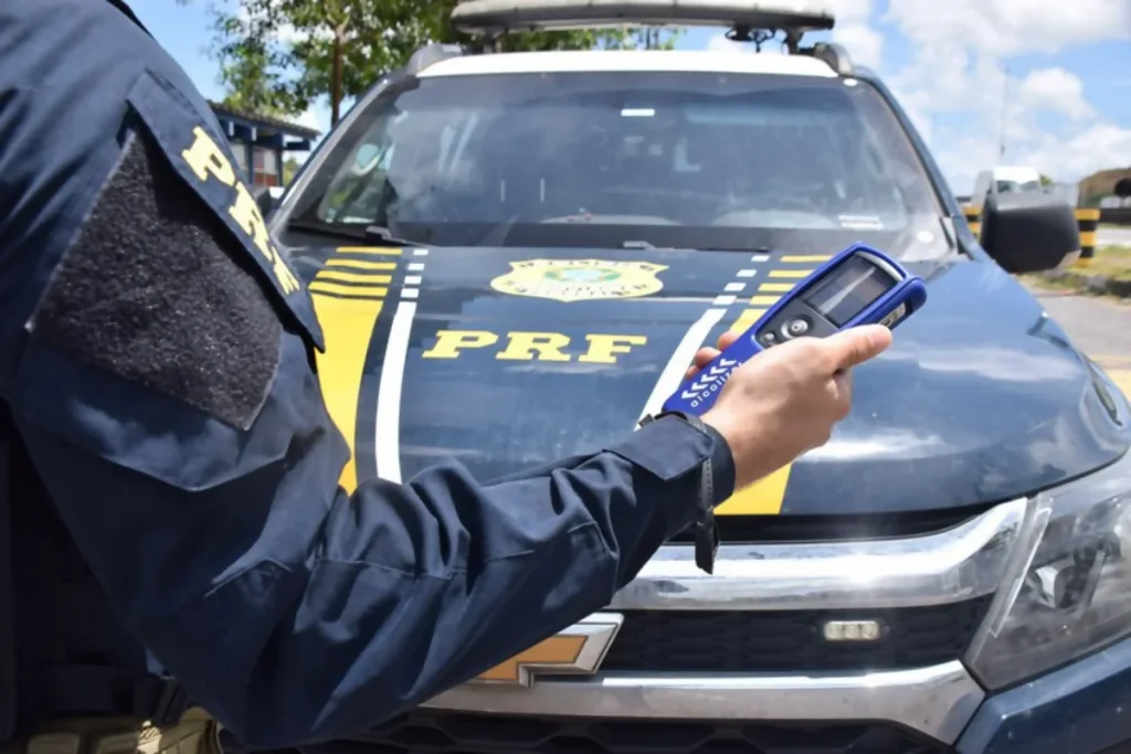 Motorista bêbado, dirige na contramão, faz ultrapassagem proibida e provoca acidente na BR-101/BA
