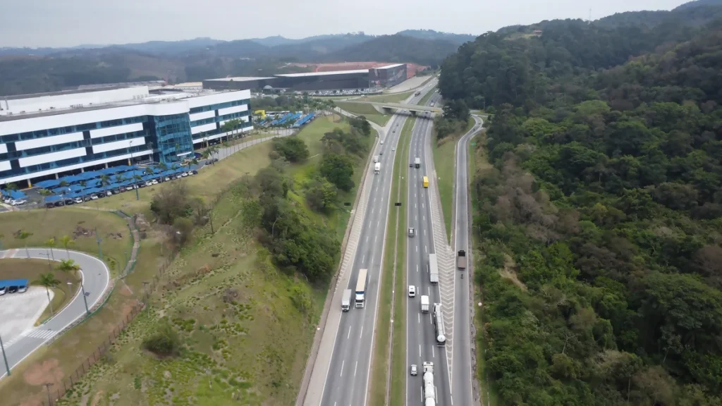 Serviços no pavimento requerem bloqueio na Castello Branco, em Itapevi (SP)
