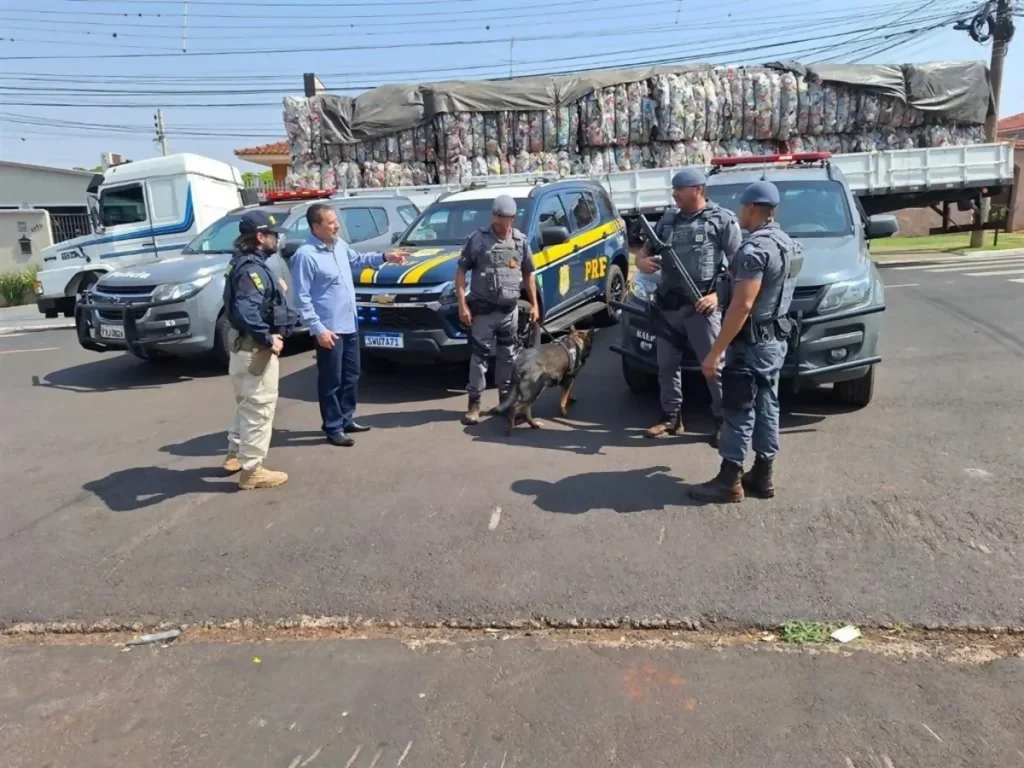 Caminhoneiro é preso com mais de 2 toneladas de maconha, na BR-153/SP, em Ourinhos
