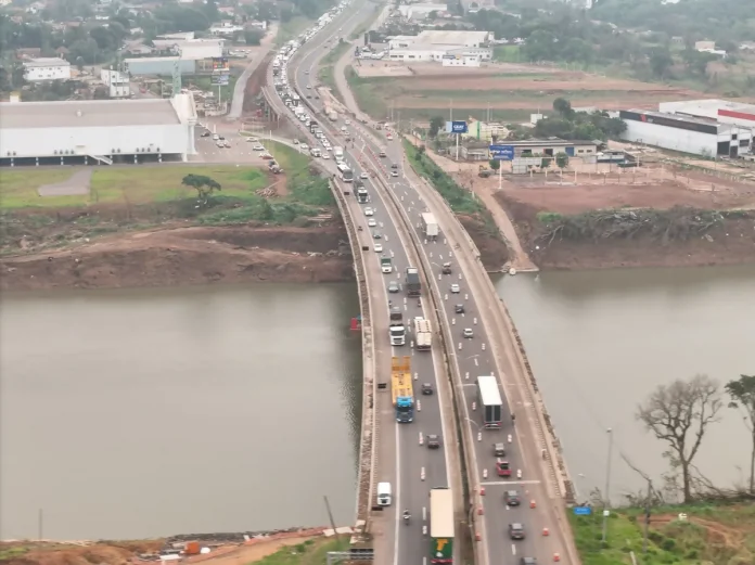 Interditado o tráfego na ponte do Rio Taquari na BR-386/RS, sentido norte Interditado o tráfego na ponte do Rio Taquari na BR-386/RS, sentido norte