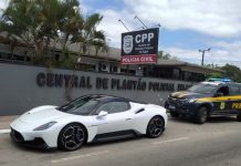 Homem com CNH suspensa é flagrado em carro superesportivo com placas escondidas na BR-101/SC Homem com CNH suspensa é flagrado em carro superesportivo com placas escondidas na BR-101/SC