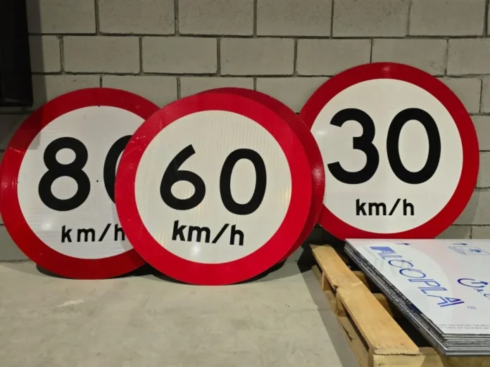 Concessionária do RS inova ao fabricar placas de sinalização em meia hora Concessionária do RS inova ao fabricar placas de sinalização em meia hora