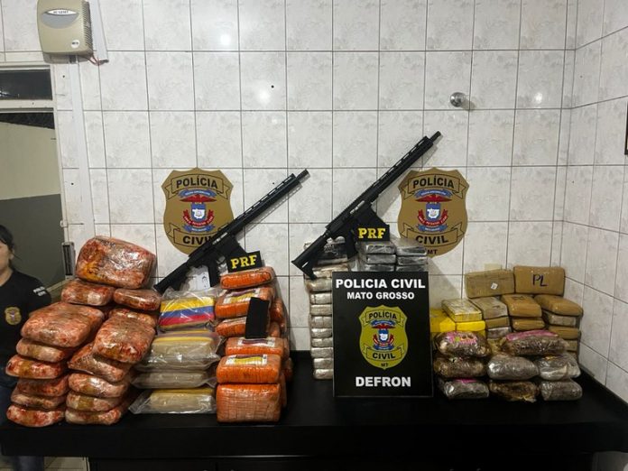 Caminhoneiro é preso na BR-364/MT com 113 kg de drogas e arsenal de armas
