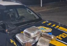Passageiros são flagrados com drogas em ônibus de turismo na BR-364/MT Passageiros são flagrados com drogas em ônibus de turismo na BR-364/MT