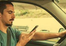 Fique atento no trânsito! Uso do celular na direção pode provocar acidentes e mortes Fique atento no trânsito! Uso do celular na direção pode provocar acidentes e mortes