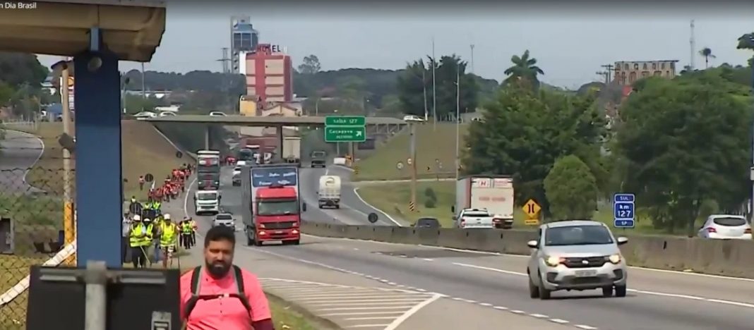 Morre atropelado na Via Dutra o 3º romeiro a caminho de Aparecida do Norte, em SP Morre atropelado na Via Dutra o 3º romeiro a caminho de Aparecida do Norte, em SP