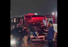 VÍDEO: Micro-ônibus bate em ônibus parado na Dutra e deixa 32 feridos, em Guarulhos (SP) VÍDEO: Micro-ônibus bate em ônibus parado na Dutra e deixa 32 feridos, em Guarulhos (SP)