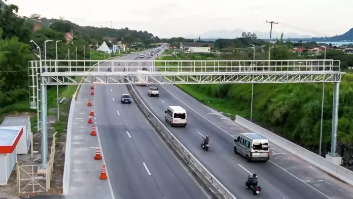 Pedágio free flow começa a funcionar na Rodovia dos Tamoios, a partir de novembro Pedágio free flow começa a funcionar na Rodovia dos Tamoios, a partir de novembro
